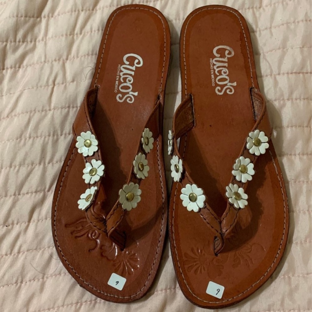 Woman’s leather sandals color brown NWOT. Size 9 made in México